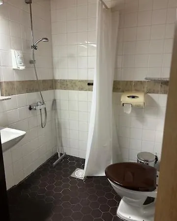 Casual Housing מלון